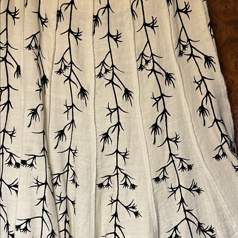 Isabel de Pedro Winter White Skirt with Black Embroidery STUNNING - Picture 6 of 8